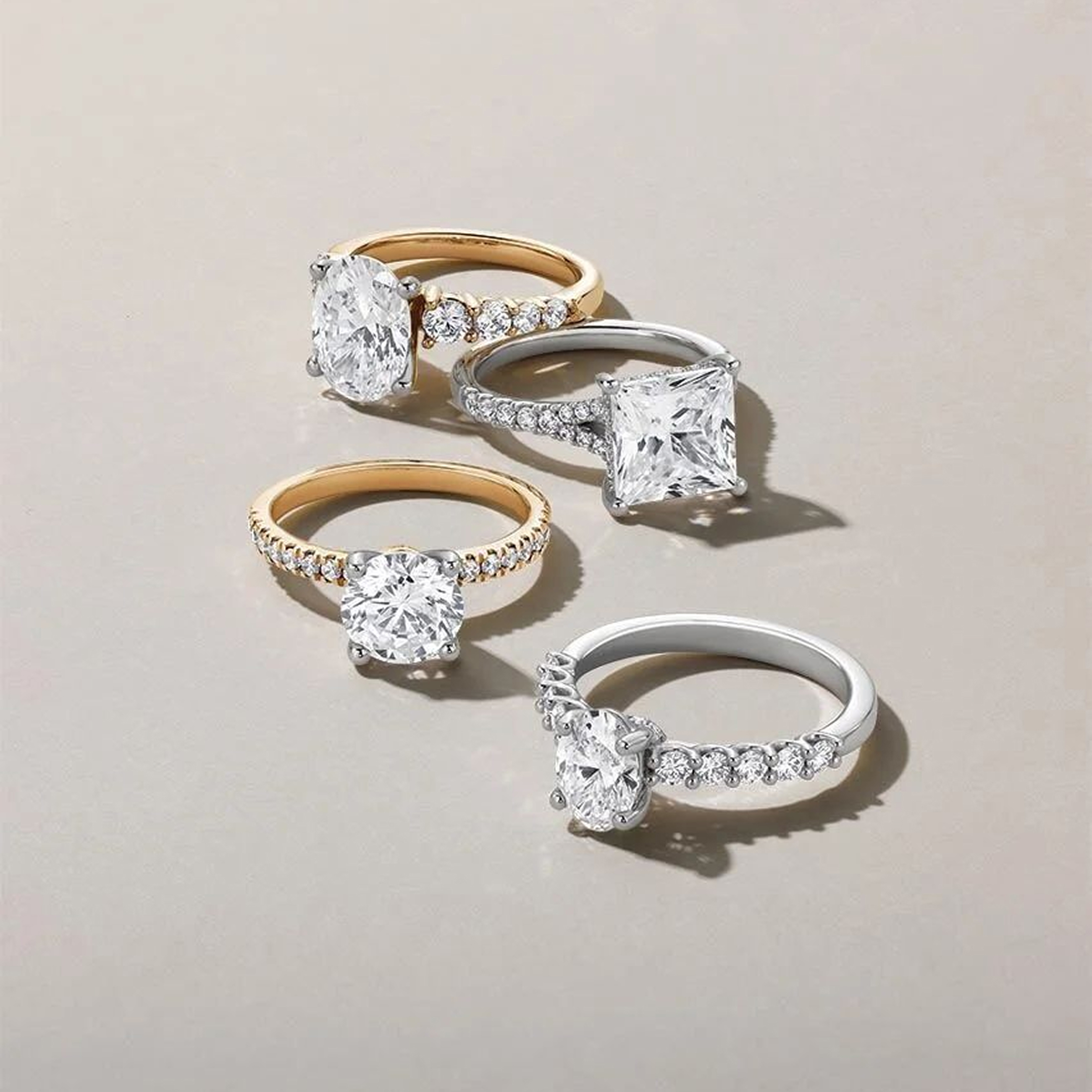 Kiezen tussen sterling zilver en witgoud